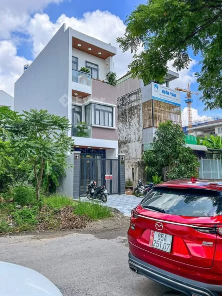 NHÀ KHU CÔNG TRÌNH TÁM SỐ 29 - ĐƯỜNG 20- ĐỐI DIỆN CỔNG 2 TOÀ NHÀ MOBIFONE HƯNG PHÚ Giá: 4tỷ 699 triệ