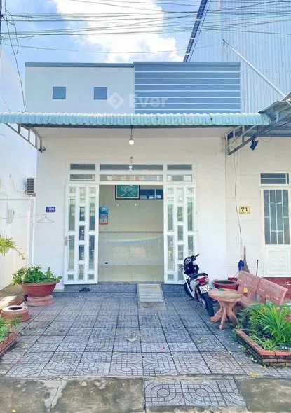 Hàng hiếm , Bán nhà Cấp 4 ĐẸP KHÔNG VƯỚNG ĐƯỜNG D6 KDC HLOAN 6A