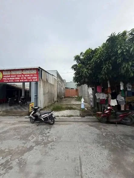 CẦN BÁN LỖ THU HỒI VỐNNỀN MẶT TIỀN BỜ KÈ HỒ BÚNG XÁNG - ĐỐI DIỆN XÍ NGHIỆP MAY TÂY ĐÔ - T. TÂN AN