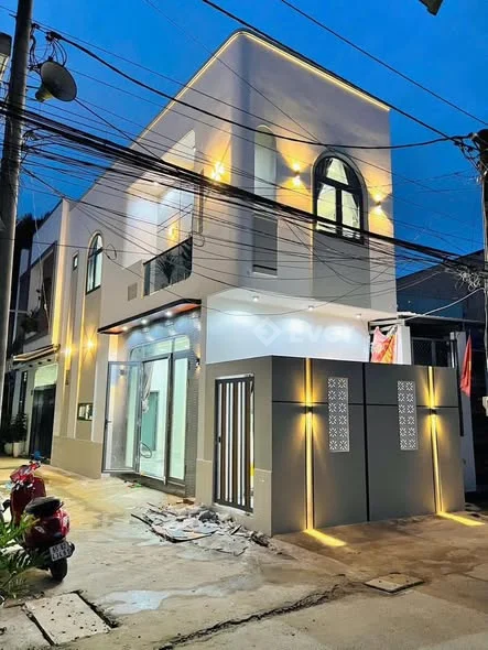 NHÀ TRỆT LẦU GÓC 2 MẶT TIỀN MỚI HOÀN THIỆN HẺM 115 CMT8, TP. CẦN THƠ