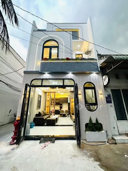 GÓC 2 MẶT TIỀN - NHÀ ĐẸP XÂY MỚI FULL NỘI THẤT Giá bán: 2 tỷ 999 (thương lượng với chủ)