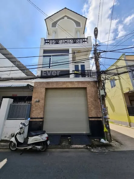 Nhà 3 Tầng - Lộ Nhựa Ô Tô - Góc 2 Mặt TiềnGiá bán: 3 tỷ 330 triệu (thương lượng)