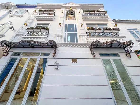 Nhà 1 trệt 2 lầu full nội thất Trục chính liên tổ 3-4 - cách NVC nối dài chỉ 150m