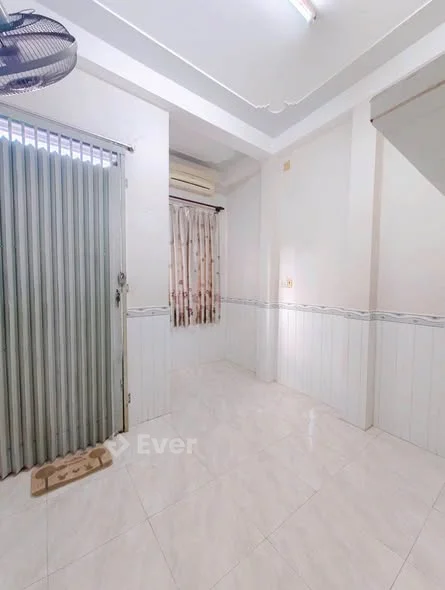 Nhà trệt lầu + sân thượng hẻm Hoàng Văn Thụ, An Cư, Ninh Kiều - giá 5,5tr/tháng