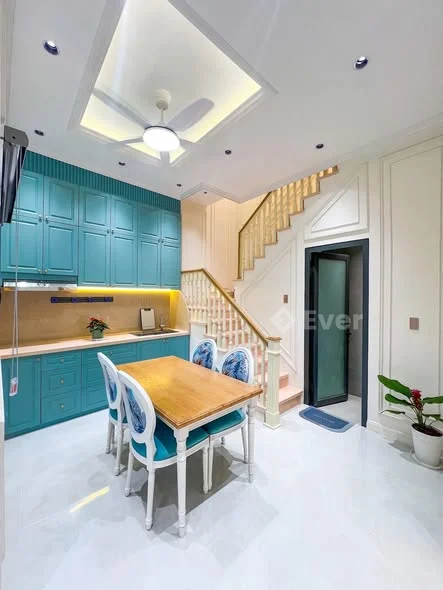 NHÀ LẦU KIẾN TRÚC TÂY ÂU SANG TRỌNG FULL NỘI THẤT - CÁCH BỜ KÈ HÙNG VƯƠNG CHỈ 50M | PHƯỜNG NINH KIỀU