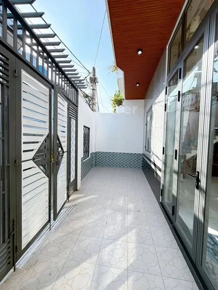 NHÀ TRỆT + LỬNG ( NHÀ CAO CẤP MỚI 100% ) - SỞ HỮU VỊ TRÍ TUYỆT ĐẸP TRỤC CHÍNH - LỘ Ô TÔ 3,5 MÉT