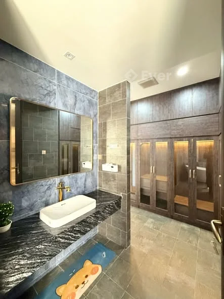 BIỆT THỰ 2 LẦU SÂN THƯỢNG CÓ HỒ BƠI CẠNH HỒ CẢNH QUAN KDC NAM LONG 
- Diện tích: 12.5 x 14m = 175m² - 14,5 tỷ - 175m²