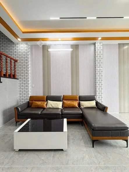 CHỦ GỬI - GIÁ 6.3 tỉ NHÀ MỚI 100 % 1 TRỆT 2 LẦU XÂY MỚI - KHU DÂN CƯ ĐẠI HỌC Y DƯỢC - TÂN AN