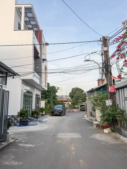 (Đã bán căn góc còn căn kế góc) Bán nhà 1 trệt 2 lầu xây mới 100% hoàn công