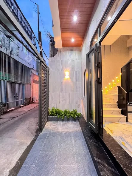 ) NHÀ 1 TRỆT 1 LẦU 3 PHÒNG NGỦ HẺM 182 TRẦN HƯNG ĐẠO - THÔNG RA HẺM 89 HUỲNH THÚC KHÁNG