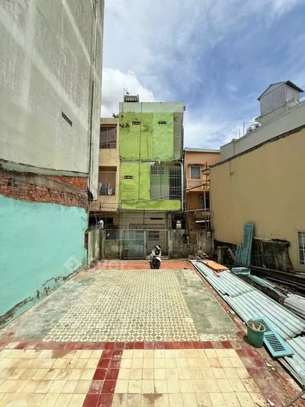 NỀN THỔ CƯ - DT RẤT RỘNG - NẰM CÁCHST VINCOM - HÙNG VƯƠNG