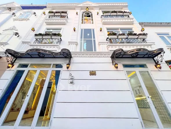 NHÀ ĐẸP CỔ ĐIỂN - VỊ TRÍ ĐẸP VỪA Ở VỪA KINH DOANHGiá bán: 3 tỷ 799 (thương lượng với chủ)