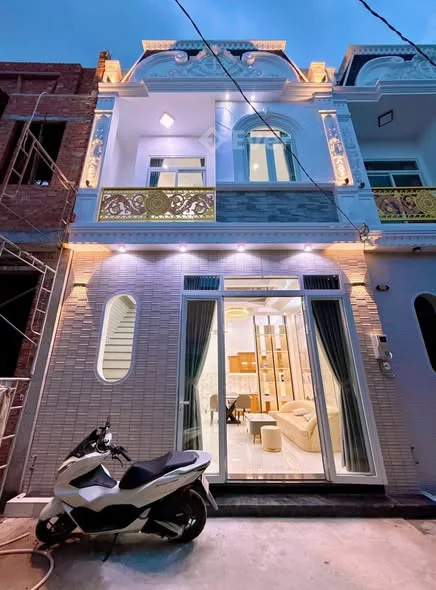 GẦN ĐẠI HỌC Y DƯỢC - NHÀ ĐẸP MỚI XÂY 3 PHÒNG NGỦGiá bán: 3 tỷ 490 (thương lượng với chủ)