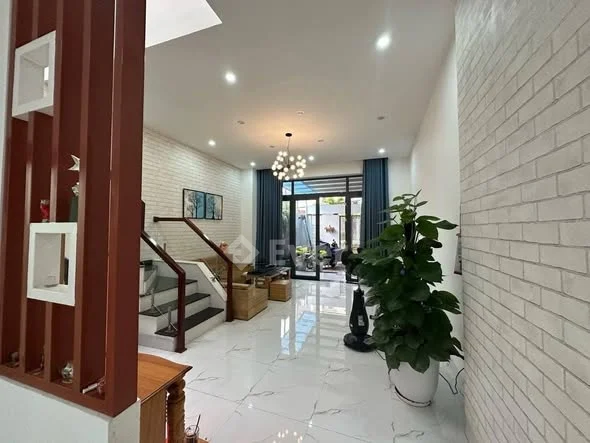 Giá 2 tỷ 950tr - 𝐍𝐇𝐀̀ 𝐁𝐀́𝐍 𝟏 𝐓𝐑𝐄̣̂𝐓 𝟏 𝐋𝐀̂̀𝐔 𝐌𝐀̣̆𝐓 𝐓𝐈𝐄̂̀𝐍 Đ𝐔̛𝐎̛̀𝐍𝐆 𝐋𝐄̂ HỒNG NHI