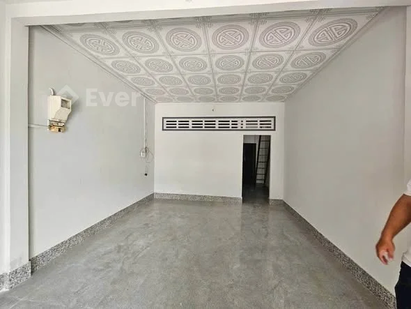 Giá: 1ty130tr thương lượng Bán nhà .1 trệt 1 gác lững KDC gần chợ Mỹ Hòa.