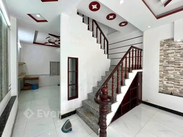 GIÁ THUÊ : 6 TRIỆU CHO THUÊ NHÀ HẺM 60 ĐƯỜNG TRẦN HOÀNG NA GẦN CẦU TRẦN HOÀNG NA Call hoặc zalo : 07