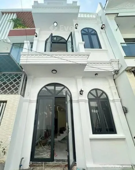 NHÀ TRỆT LẦU TÂN CỔ ĐIỂN ĐANG HOÀN THIỆN ĐẦY ĐỦ NỘI THẤT CAO CẤP