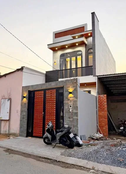 NHÀ MỚI XÂY 1 TRỆT 1 LẦU (CÓ SÂN ĐẬU ÔTÔ) - TRỤC CHÍNH HẺM 577 ĐƯỜNG 30/4 - THÀNH PHỐ CẦN THƠ