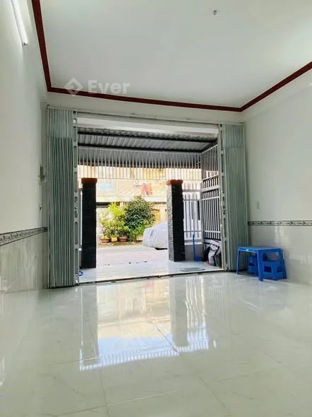 BÁN NHÀ TRỆT 1 LẦU MỚI ĐẸP - KDC 586 GẦN CHỢ__: - GIÁ: - 2 TỶ 900