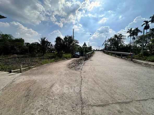 CHÍNH CHỦ
- BÁN 3 NỀN LIỀN KỀ, ĐẸP - LỘ XE TẢI
(Lộ giới 6m)
Cách UBND xã Thạnh Xuân khoảng 400m.