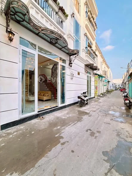 NHÀ 1 TRỆT 2 LẦU THIẾT KẾ HIỆN ĐẠI MỚI HOÀN THIỆN GẦN ĐH Y DƯỢC