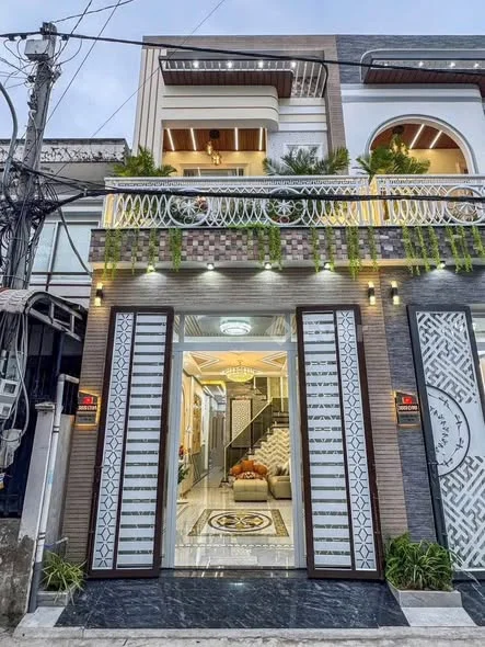 4 TỶ 450 TRIỆUCÓ SÂN ĐẬU Ô TÔ TRONG NHÀ NHÀ TRỆT LẦU TRỤC CHÍNH HẺM LIÊN TỔ 3-4 NGUYỄN VĂN CỪ