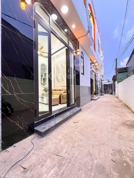 NHÀ XÂY MỚI CÁCH MẶT TIỀN BỜ KÈ 10M GẦN CHỢ NỔI CÁI RĂNG HOÀN CÔNG - OTO ĐẬU PHÍA TRƯỚC BỜ KÈ