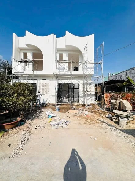 Hàng hiếm… nhà 3 phòng ngủ - Giá: 2tỷ 190 triệu Bán 2 căn nhà chuẩn bị hoàn thiện - Hẻm nhánh đường