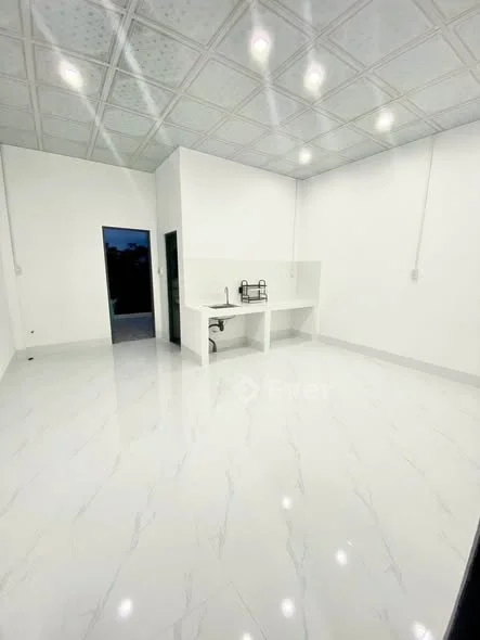 Nhà trọ chỉ có 3 phòng ( mỗi tầng 1 phòng).Còn 1 phòng lầu 2( ko gác)