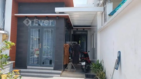 Căn nhà cấp 4 còn rất mới Vị trí: Cầu ông tiêm đường trương vĩnh nguyên ( rẻ trái 100m) Diện tích đấ