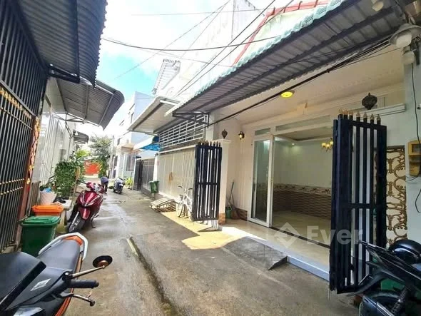 NC - GIÁ BÁN: 2 tỷ 050 triệu - Cửa sau view ao sen thoáng mát NHÀ TRỆT 61m2