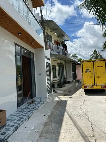 - NHÀ TRỆT LẦU MỚI ĐẸP TẶNG FULL NỘI THẤTGIÁ: 1 TỶ 980 TRIỆU