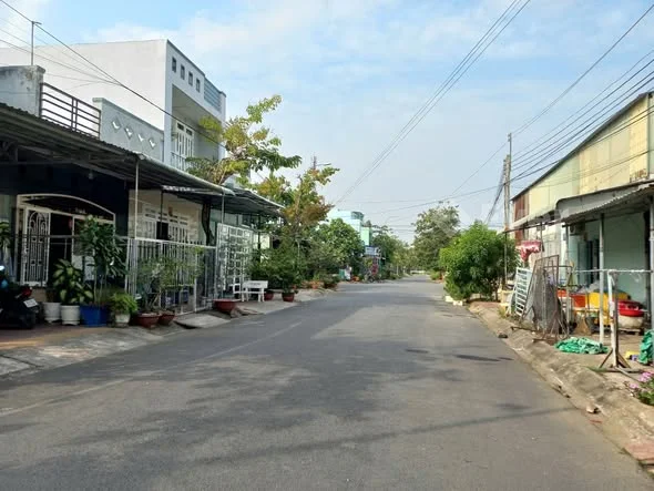 Nền đường B10 KDC Phú An, Phường Hưng Phú, Cần Thơ------Diện tích:5 x 20=100m2,