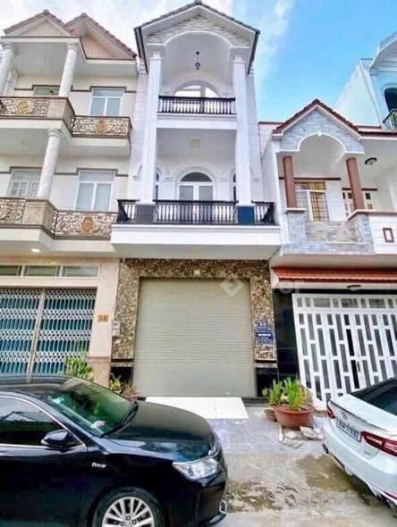 —Giá bán: 5,5 tỷ.Nhà 3 tầng - Đường B2 - KDC Hưng Phú