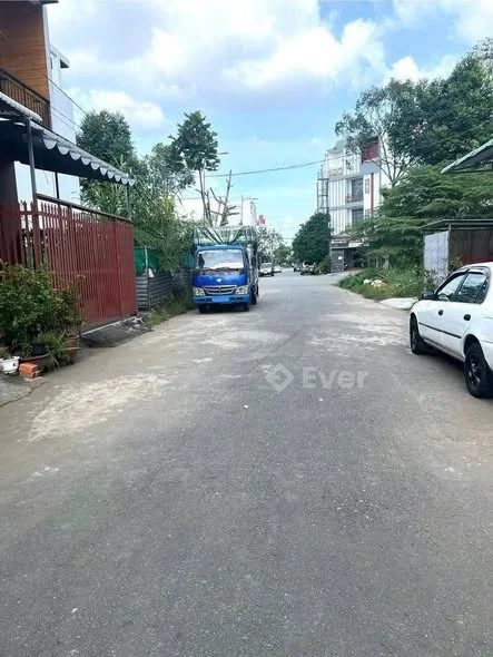 Bán cặp nhà đường số 8 kdc Công An, TPCT——- Diện tích: 10 x 18= 180m2- Pháp lý: Sổ hồng