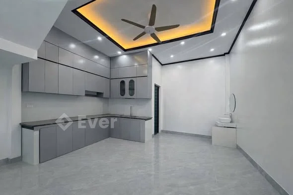 Bán nhà 3 tầng mặt đường Văn Vỉ, 2 ô tô tránh nhau thoải mái Full nội thất – 3 ngủ, 4 WC