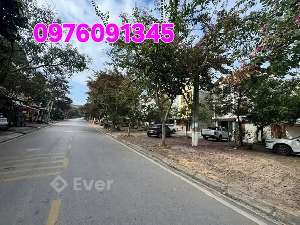 Nhanh tay các bác ơi. 83m2. Mặt đường Văn Vỉ. Đối diện TĐC Phai Luông