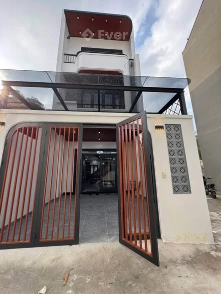 Nhà đẹp 3 tầng vừa hoàn thiện xong còn thơm mùi sơn mới full nội thất ngõ rộng ôtô 16 chỗ đỗ cửa hộ