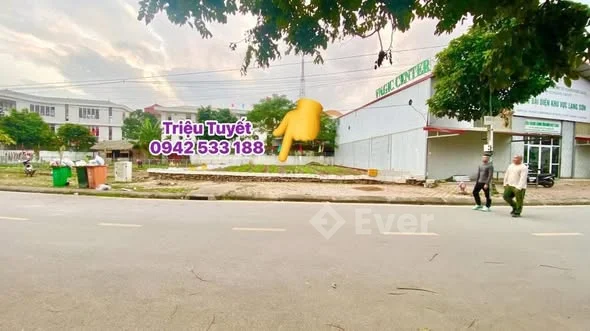 BÁN LÔ BIỆT THỰ MẶT PHỐ NGUYỄN KHẮC CẦN….Lô biệt thự tọa lạc đẹp lung linh, nằm gần Sam Coffee