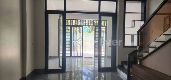 Bán vài căn nhà 3 tầng trung tâm thành phố, cách mặt đường Lê Đại Hành hơn trăm mét Dt: Hơn 60m2