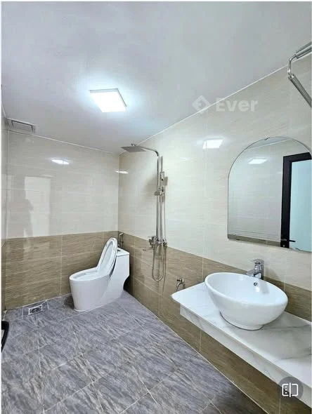 Bán nhà 3 tầng hiện đại mặt đường Bến Bắc