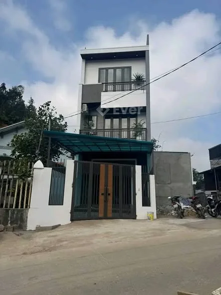 BÁN NHÀ 3 TẦNG MẶT ĐƯỜNG VĂN VỈ