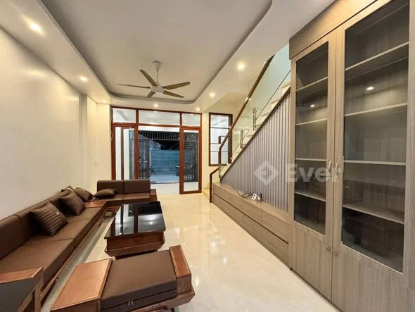 BÁN NHÀ 3 TẦNG – NGÕ LÊ ĐẠI HÀNH Diện tích: > 60m² | Hướng: Bắc