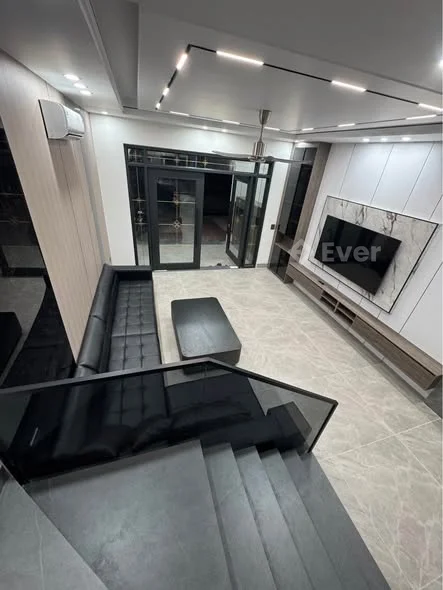 Bán nhà 3tầng hiện đại Mặt đường 17,5m, 3 làn ô tô Nam Hoàng Đồng