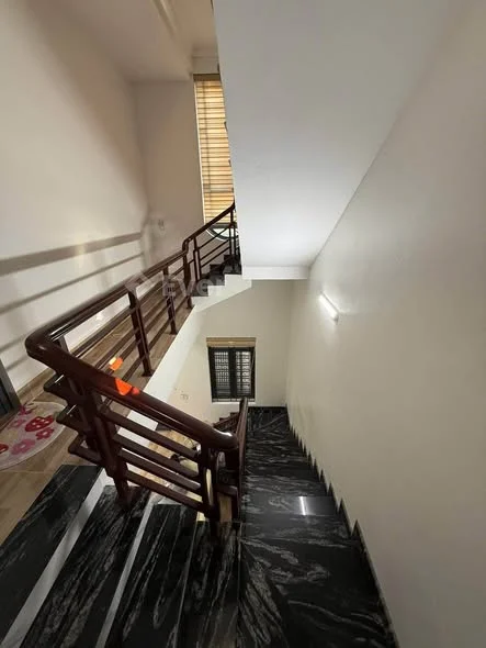 Cần bán nhà 3 tầng mặt đường Nguyễn phi khanh vị trí đường rộng 2 làn xe tránh nhau iện tích : 60m