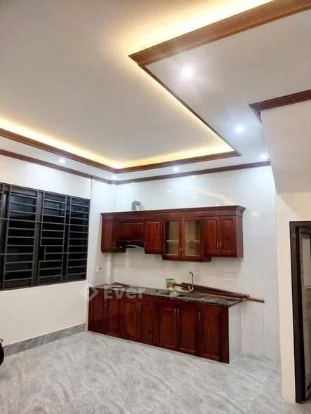 Chủ gửi bán căn nhà 3 tầng mới hoàn thiện..trung tâm tp ngõ xe 16 chỗ..