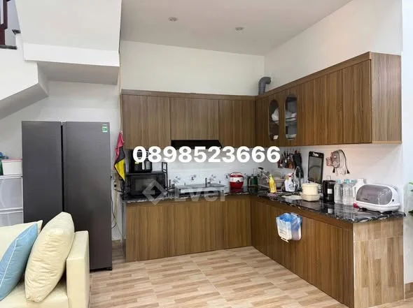 cần bán nhà 3 tầng mặt đường Nguyễn phi khanh vị trí đường rộng 2 làn xe tránh nhau