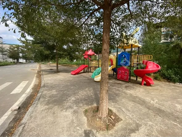 Em có lô đất mặt công viên bé phú lộc 2 diện tích gần 100m2 , hướng Đông Bắ