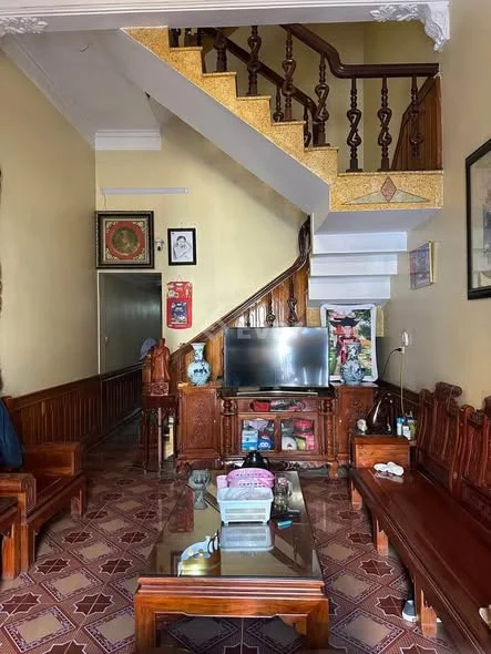 Bán Nhà Mặt Đường Lê Lai, cách ngã tư Minh Khai hơn 100mDT 85m2 MT 4m