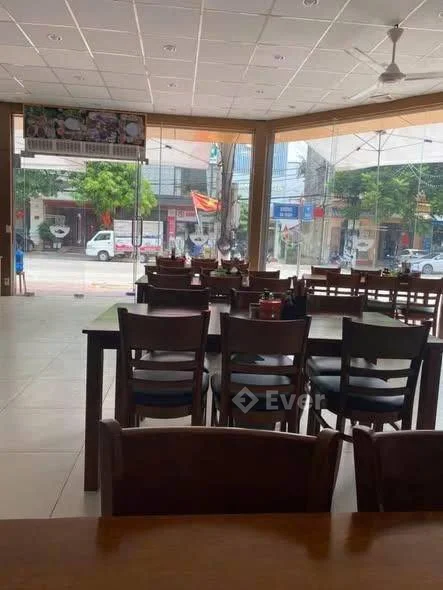 Sang nhượng cửa hàng đang hoạt động kinh doanh tốt tại vị trí kinh doanh đắc địa trên đường Bà Triệu